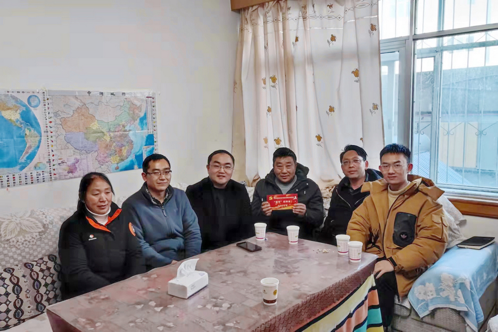 左三俞曙東同志、左二孔德燦同志、右三孔德燦同志家父、右二張慶良同志.jpg