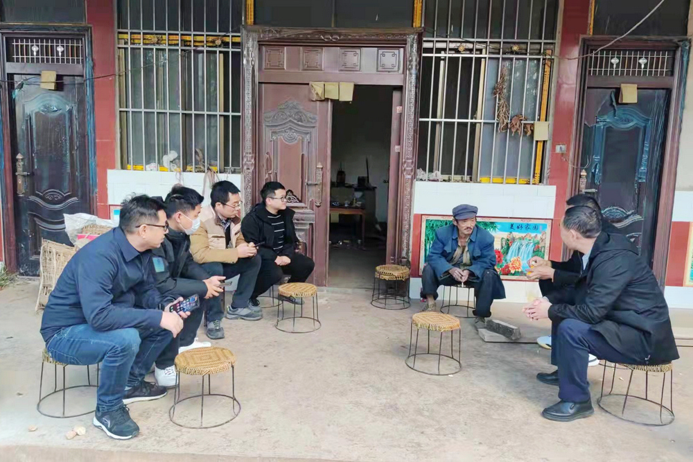 赴保山隆陽區(qū)瓦馬鄉(xiāng)集鎮(zhèn)供水廠調研并與當地村民交流.jpg