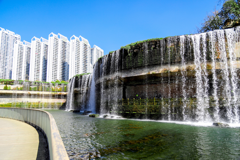 【發(fā)現(xiàn)建設一線的春景】波光瀲滟的瀑布公園-水投公司 段伊帆.jpg